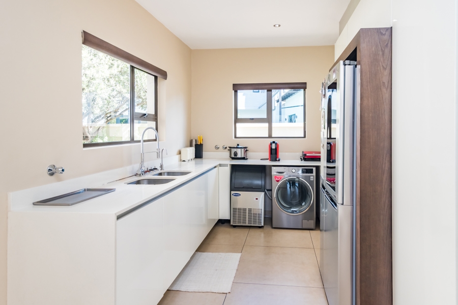 5 Bedroom Property for Sale in Hartebeesfontien AH North West